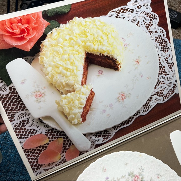 Vintage Mikasa Bone China Remembrance Floral Cake Plate and Server Set - Picture 7 of 11